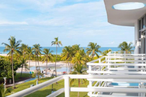 1 Bedroom with King Bed and Roof-Top Pool and Bar C503